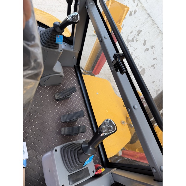 2025 JCB 4CX-46147100