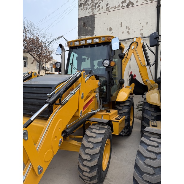 2025 JCB 4CX-46147102