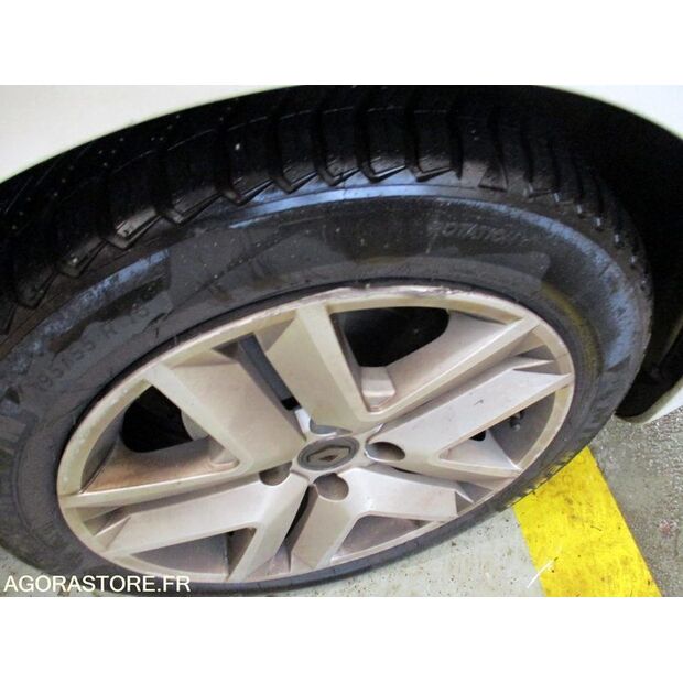 2020 Renault Clio-46147204