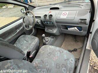 2004-renault-twingo-1434782-46147325