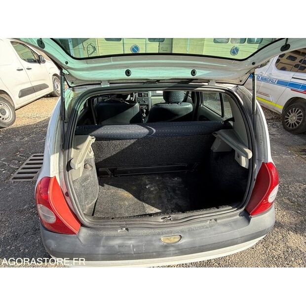 2002 رينو Clio-46147392