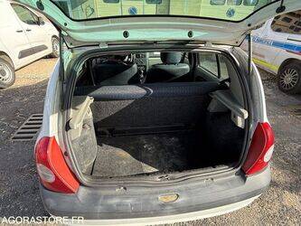 2002-renault-clio-1434788-46147392