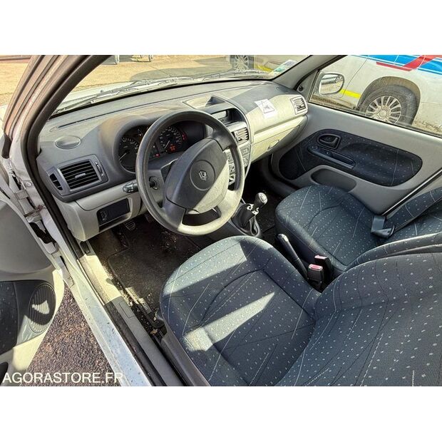2002 رينو Clio-46147393