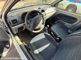 2002-renault-clio-1434788-46147393