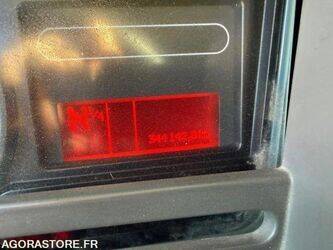 2008-renault-premium-1434794-46147454