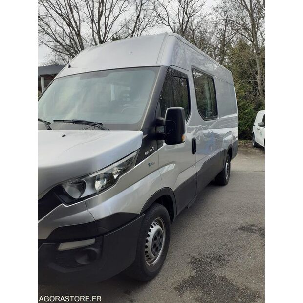 2017 Iveco 35S14N-46147557