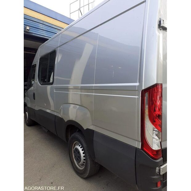 2017 Iveco 35S14N-46147559