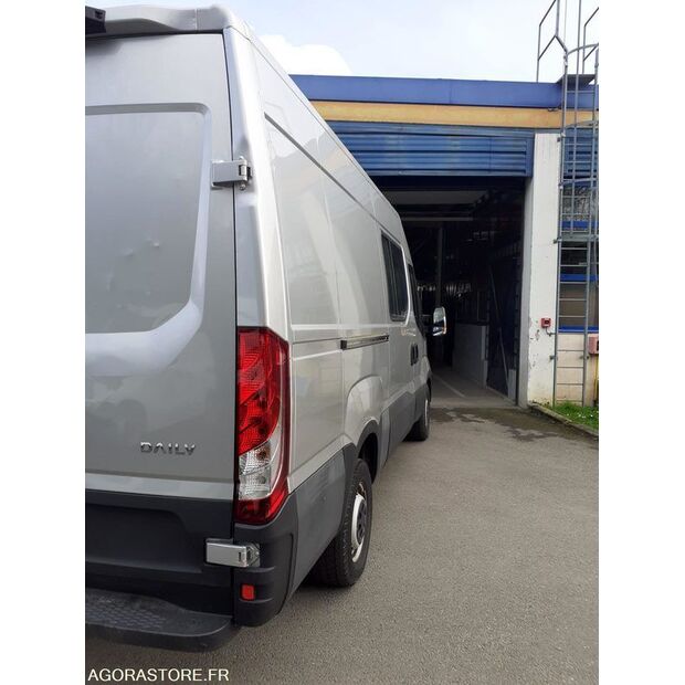 2017 Iveco 35S14N-46147560