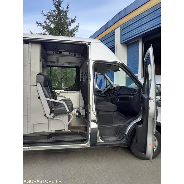 2017 Iveco 35S14N-46147563