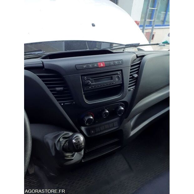 2017 Iveco 35S14N-46147568