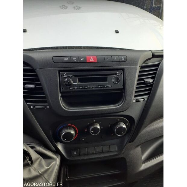 2017 Iveco 35S14N-46147570