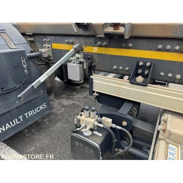 2017 Renault T-46147879