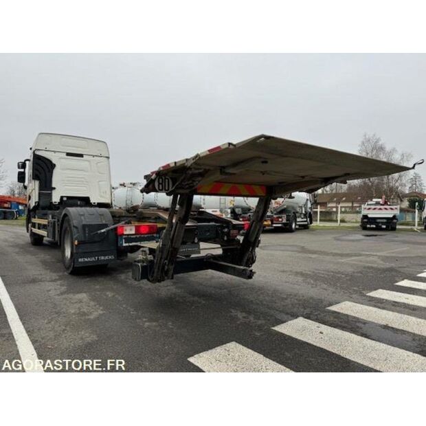 2017 Renault T-46147884