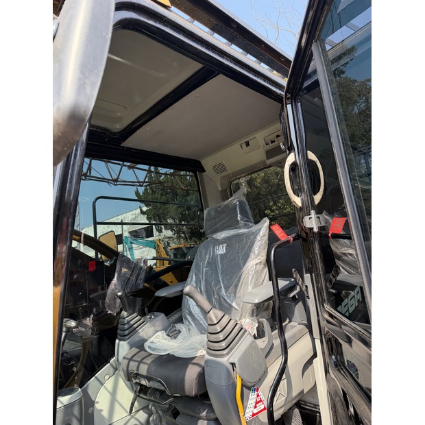 2024 Caterpillar 329D2L-46148086