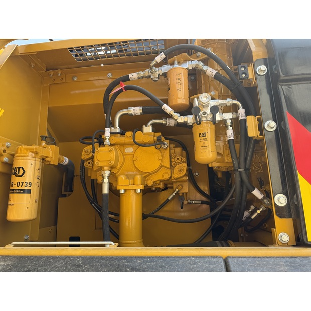 2024 Caterpillar 329D2L-46148088