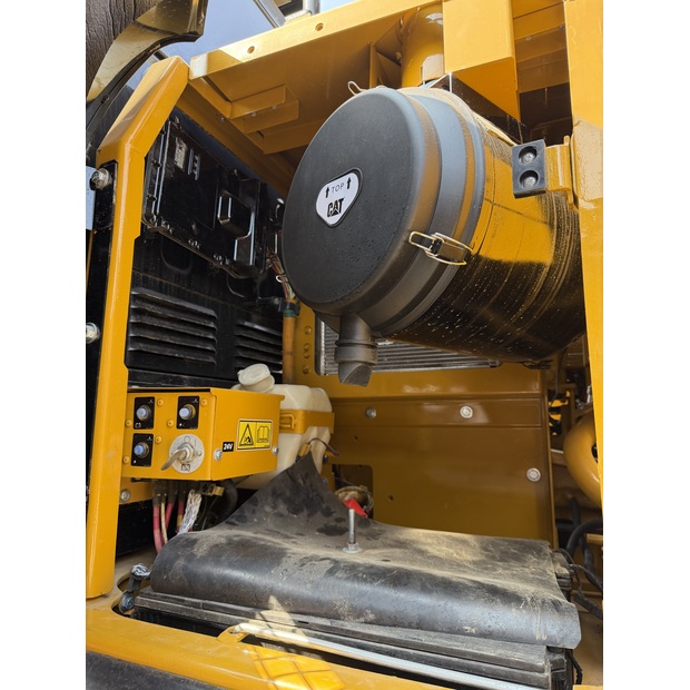 2024 Caterpillar 329D2L-46148091