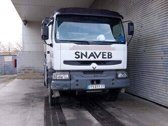 Image for TRUCKS AND TRANSPORT 2005 Renault Kerax