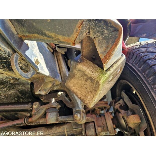 2000 Land Rover Defender-46148311