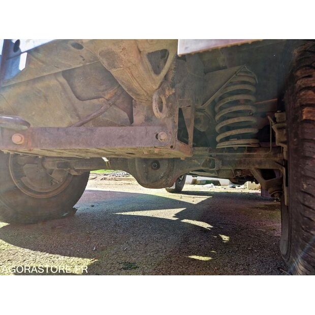 2000 Land Rover Defender-46148331