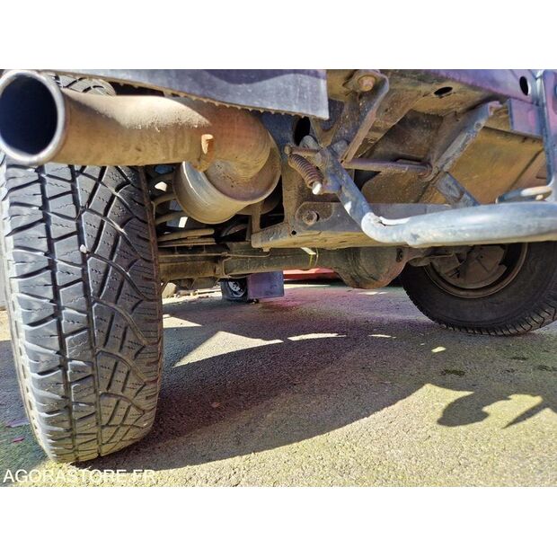 2000 Land Rover Defender-46148333