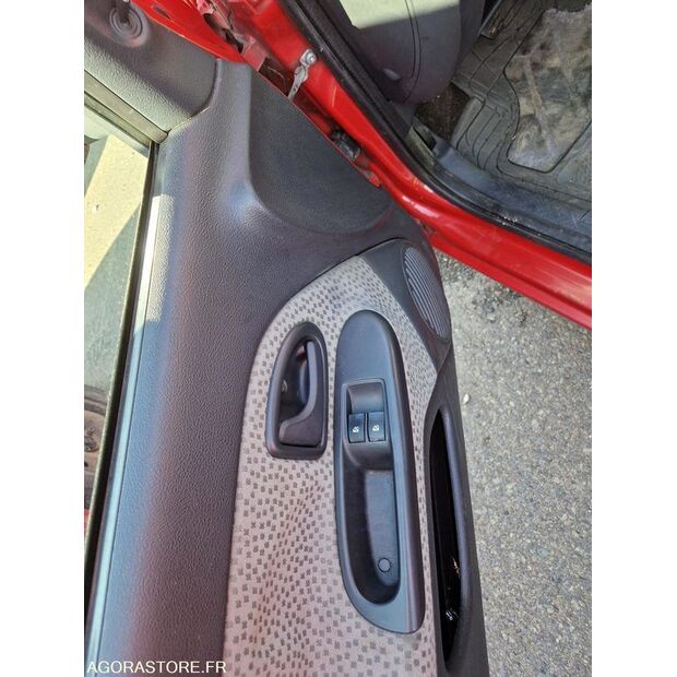 2005 Renault Clio-46148382