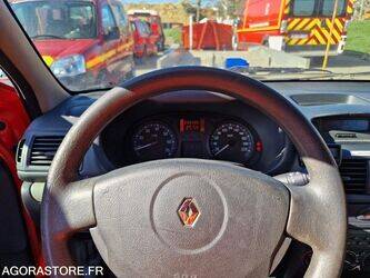 2005-renault-clio-1434847-46148385