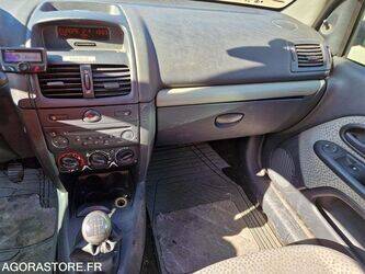 2005-renault-clio-1434847-46148386