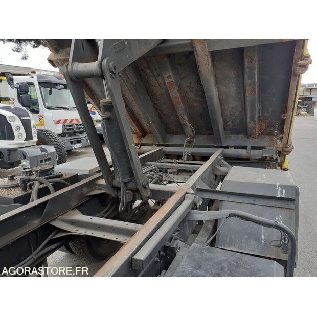 2001 Renault Midlum-46148776