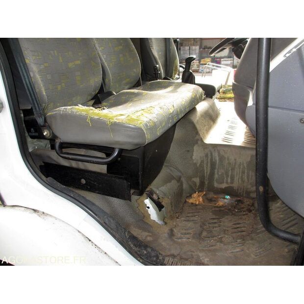 2001 Renault Midlum-46148901