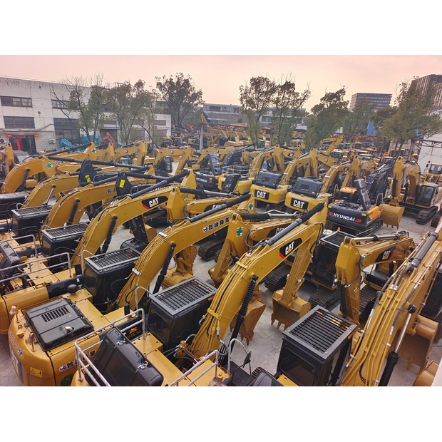 2024 Caterpillar 329D2L-46149054