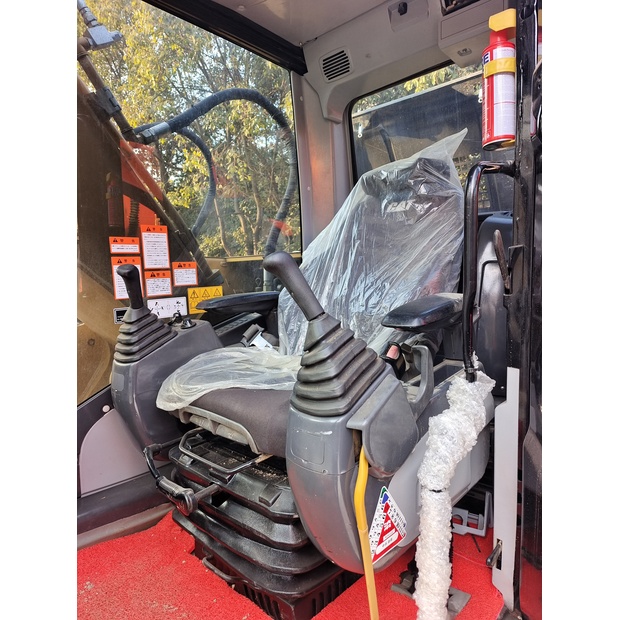 2024 Caterpillar 330D2L-46149251