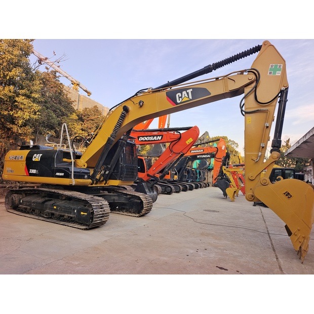 2024 Caterpillar 330D2L-46149252