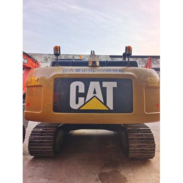 2024 Caterpillar 330D2L-46149253