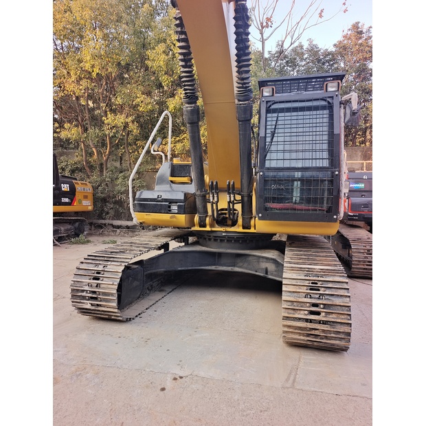 2024 Caterpillar 330D2L-46149255