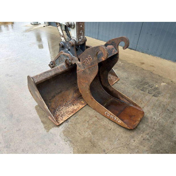 2010 TAKEUCHI TB235-46149889