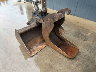 2010-takeuchi-tb235-1434936-46149889