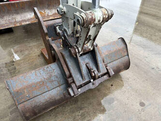 2010-takeuchi-tb235-1434936-46149891