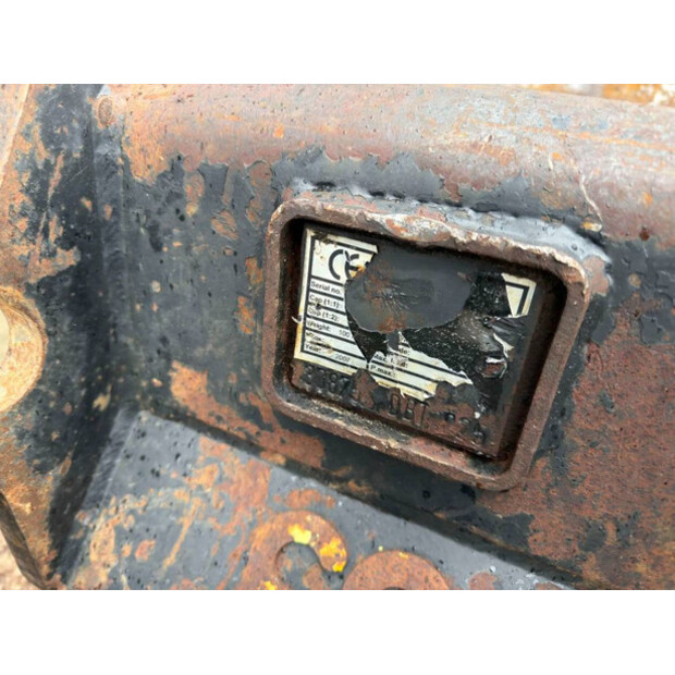 2010 TAKEUCHI TB235-46149893