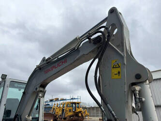 2010-takeuchi-tb235-1434936-46149896