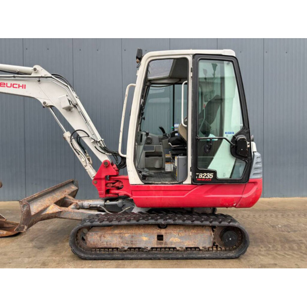 2010 TAKEUCHI TB235-46149902