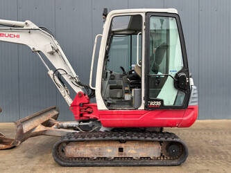 2010-takeuchi-tb235-1434936-46149902