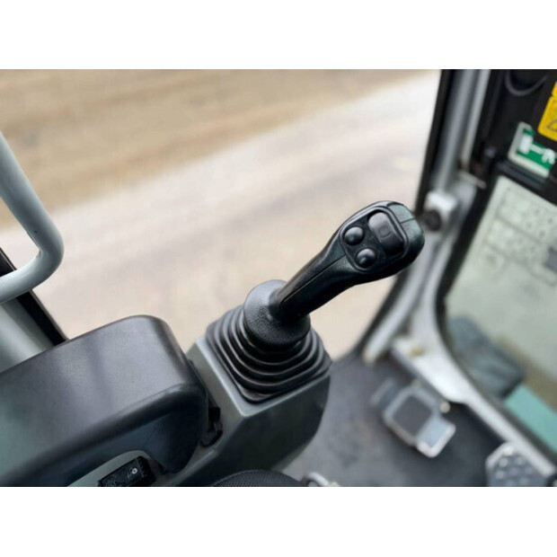 2010 TAKEUCHI TB235-46149909