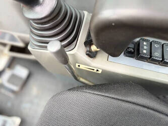 2010-takeuchi-tb235-1434936-46149911