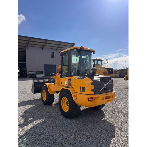 2026 فولفو L30HS-46157418