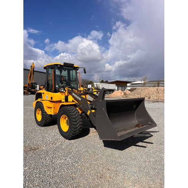 2026 فولفو L30HS-46157423