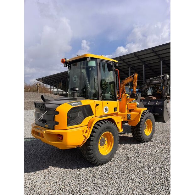 2026 فولفو L30HS-46157425