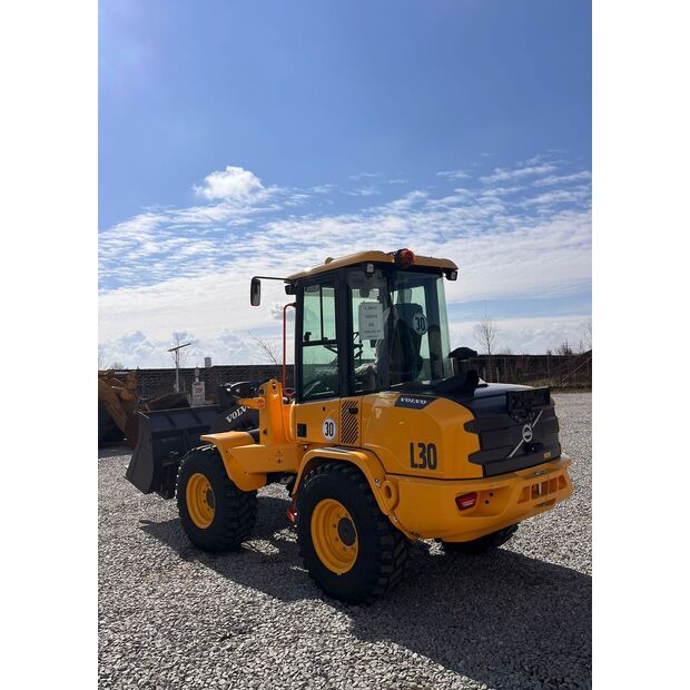 2026 فولفو L30HS-46157445