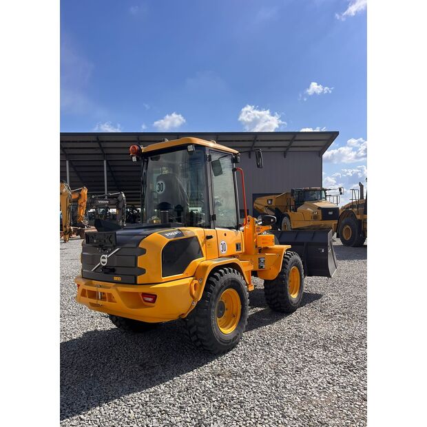 2026 فولفو L30HS-46157452