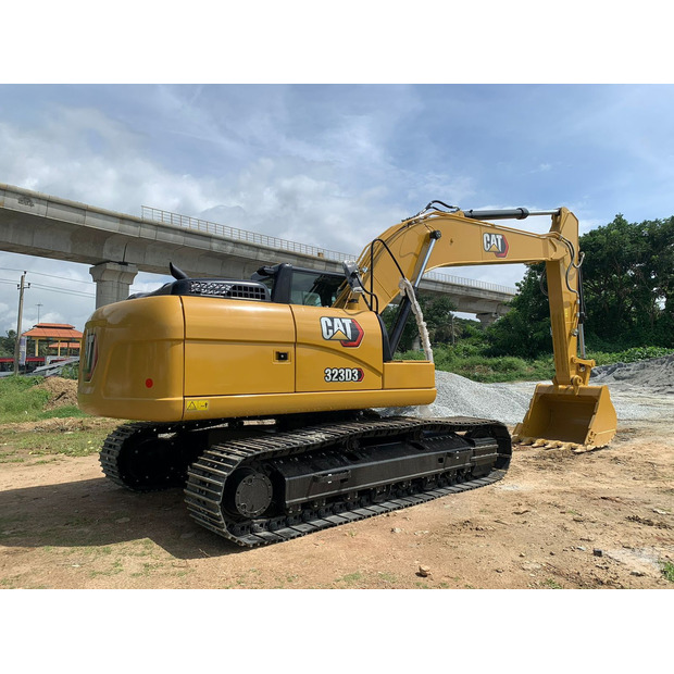 2025 كاتربيلر 323D3-46158715