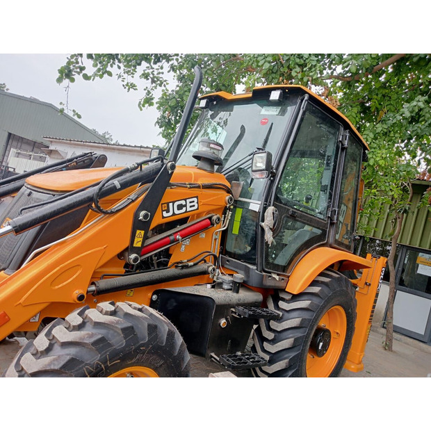 2025 جيه سي بي 3CX-46158777